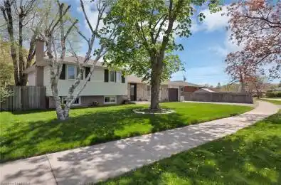 1537 Fisher Avenue Burlington Ontario L7P 2M1