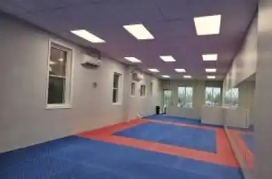 166 Division Street Oshawa Ontario L1G 5M3