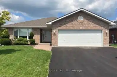 32 Hickory Grove Belleville Ontario K8N 5Y1