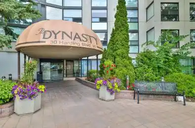 30 Harding Boulevard Unit# 802 Richmond Hill Ontario L4C 9M3