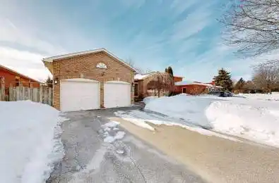 9 COATES Crescent Richmond Hill Ontario L4E 2M3
