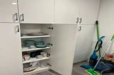 812 Burnhamthorpe Road Unit# 1409 Toronto W08 Ontario M9C 4W1