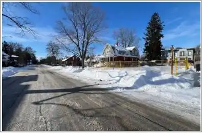 52 Forest Avenue Mississauga Ontario L5G 1L2