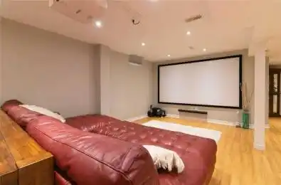 17 Chiltern Place Whitby Ontario L1R 2E5