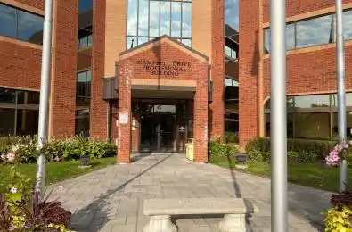 2 CAMPBELL Drive Unit# 207 Uxbridge Ontario L9P 1H6