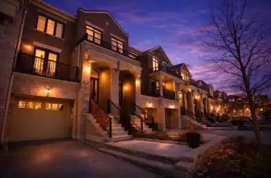 10 Augustus Terrace Toronto W08 Ontario M8Z 0E4