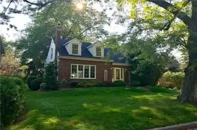 252 Pomona Avenue Burlington Ontario L7N 1T1