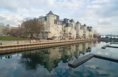 38 Stadium Road Unit# 688 Toronto C01 Ontario M5V 3P4